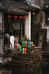 茶馆外