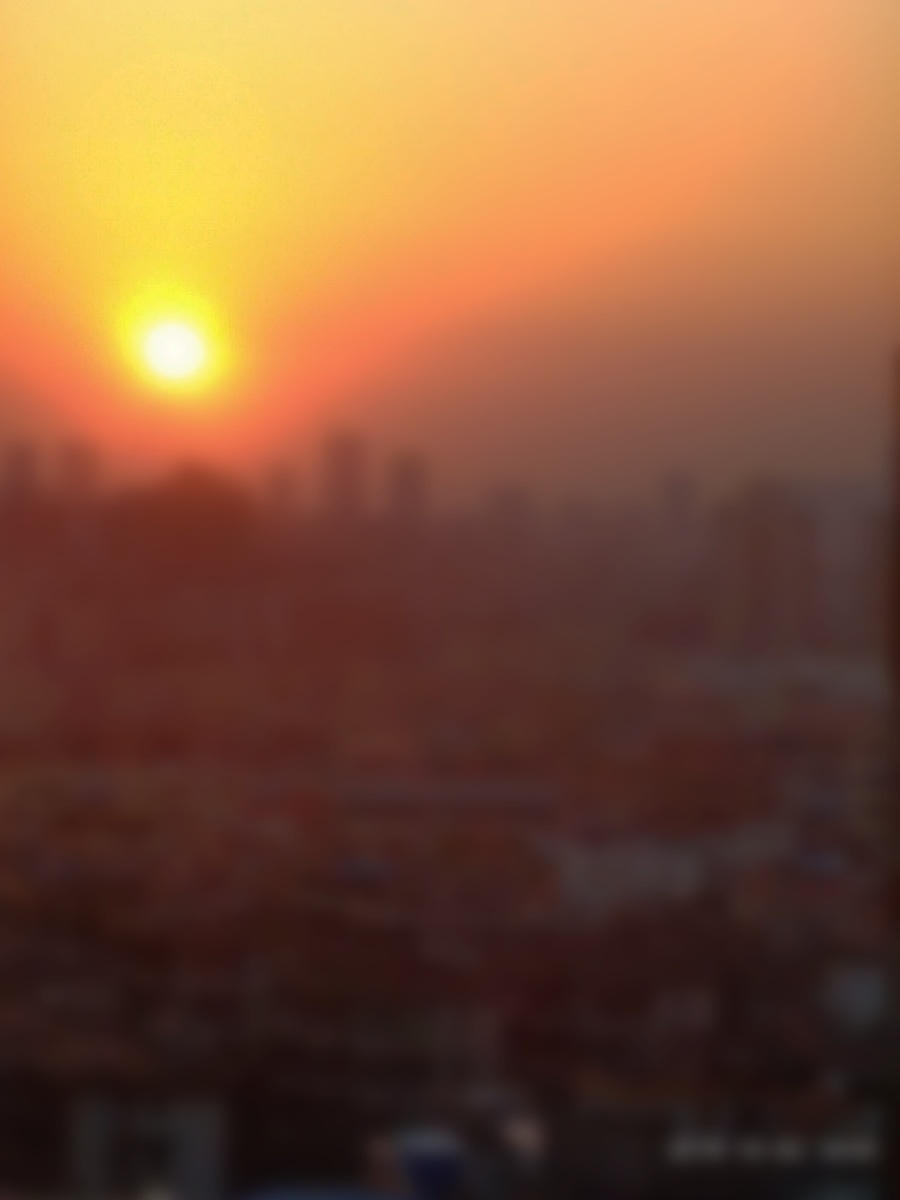 夕阳下的模糊城市