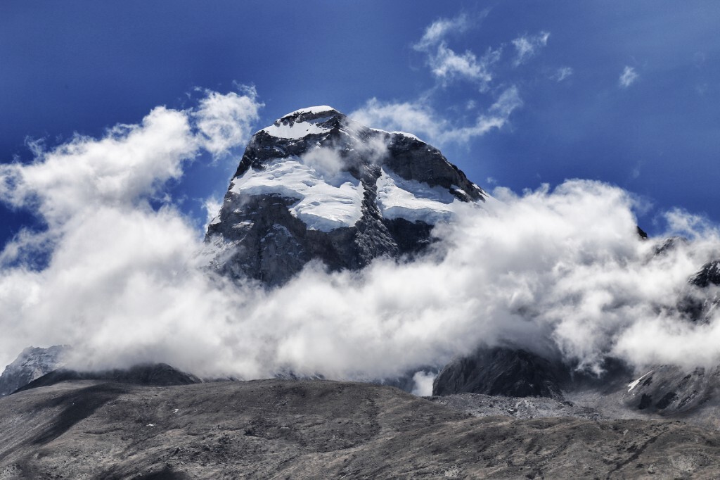 亚东卓木拉日雪山