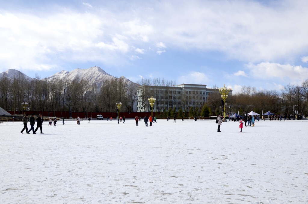 雪后的布达拉宫广场