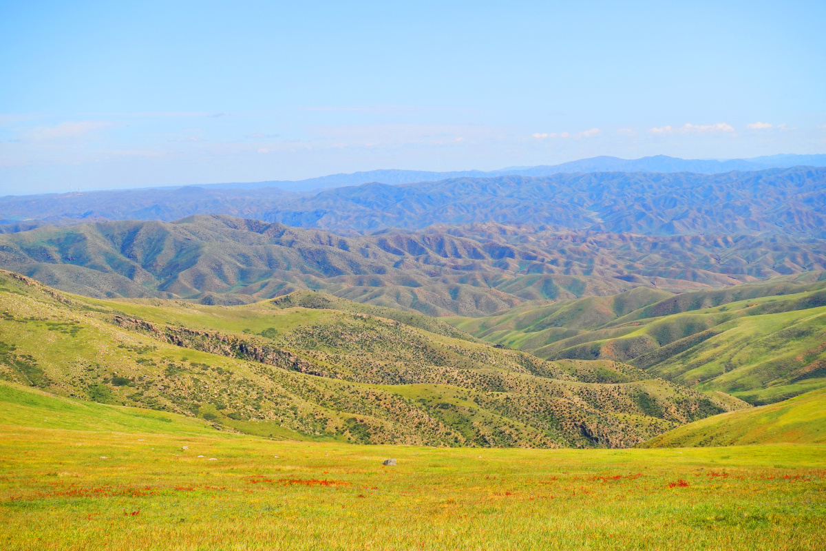 内蒙古包头春坤山风光