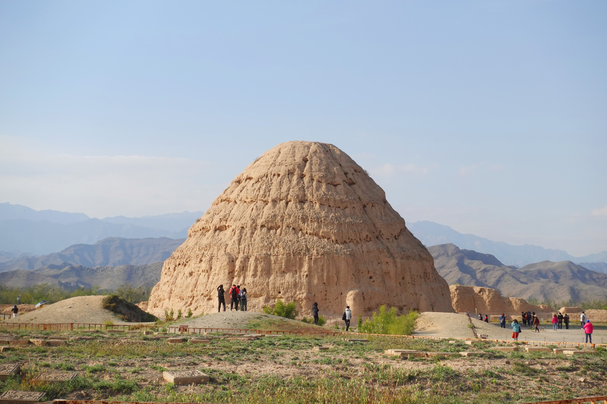 宁夏银川西夏王陵中国现存规模最大地面遗址最完整的帝王陵园之一