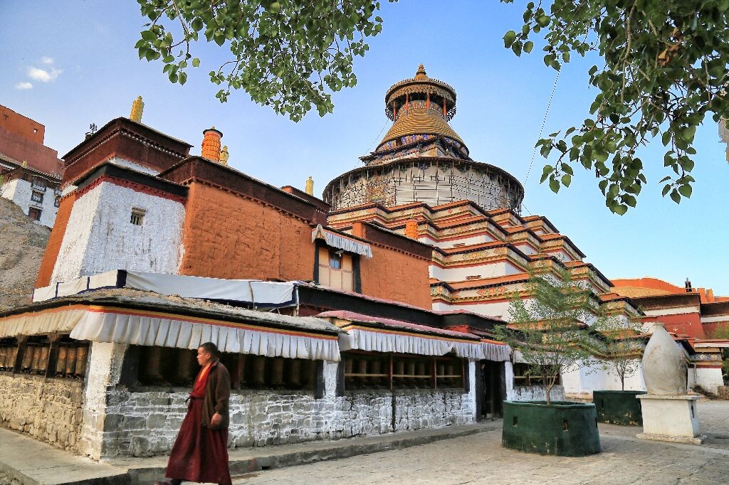 下午的江孜白居寺。