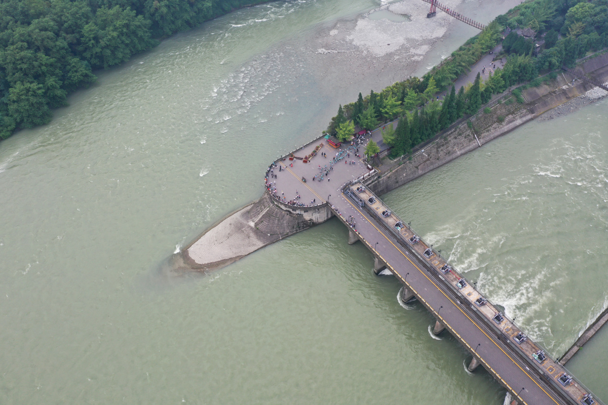 四川成都都江堰水利工程世界水利文化的鼻祖