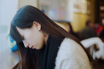 侧脸低头 xiao