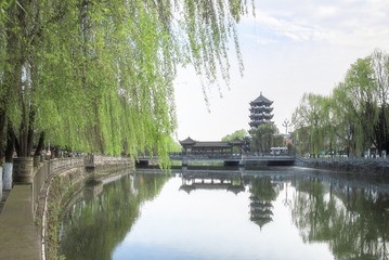 潭面无风镜未磨