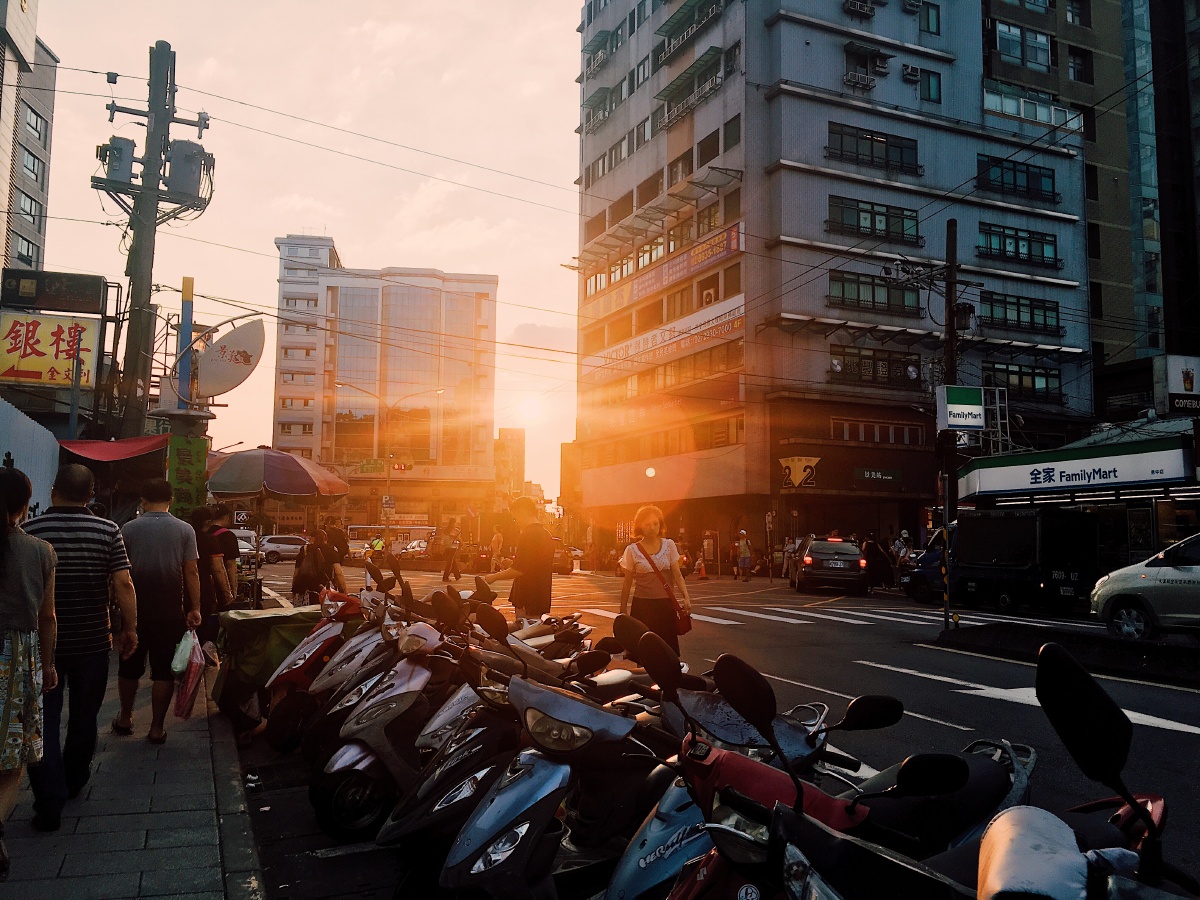 台北街头下午六点的阳光