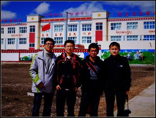 与尕海小学老师的合照==