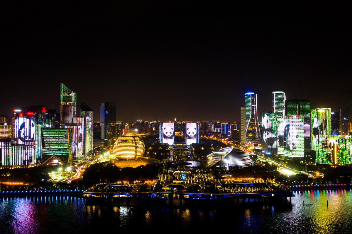 杭州日月同辉灯光秀18年10月拍