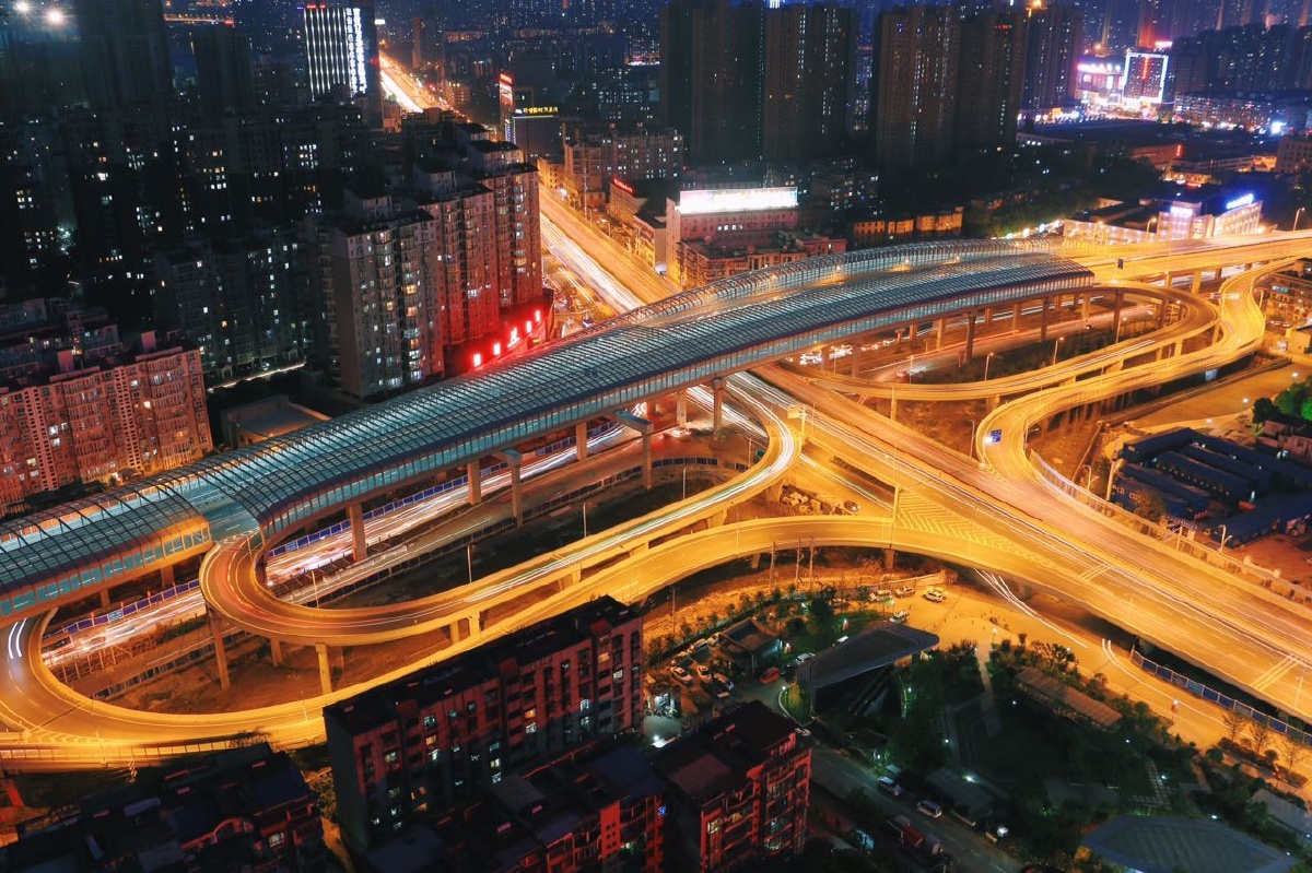 {珞狮路与雄楚大道立交桥}本学期唯一一次的爬楼