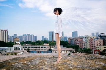 隐形的翅膀 让梦恒久比天长 留一个愿望 让自己想像