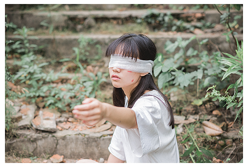 渡忘川水,饮孟婆汤。