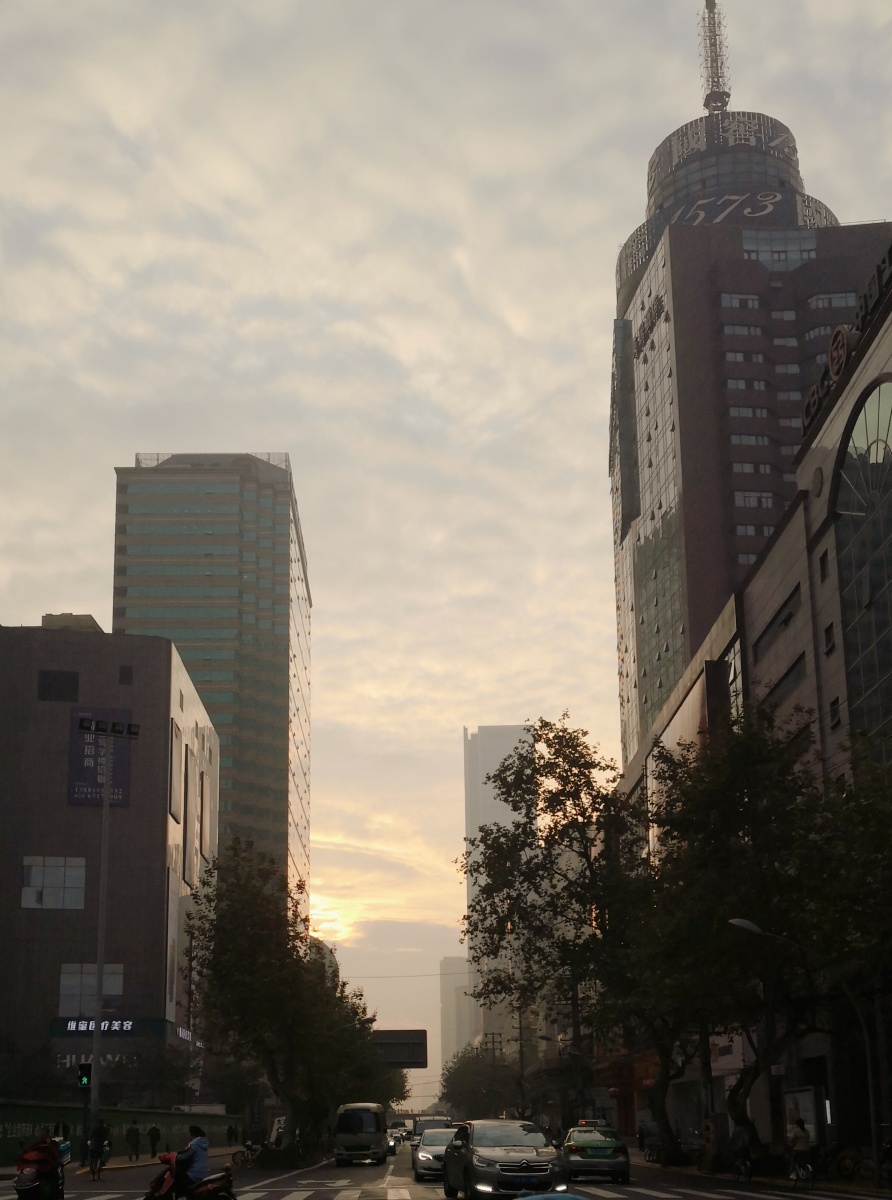 1/121这张天空必须要分享假日·t3滤镜马路城市建筑物街道城市的手机