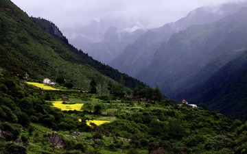 长平沟的山顶寺庙