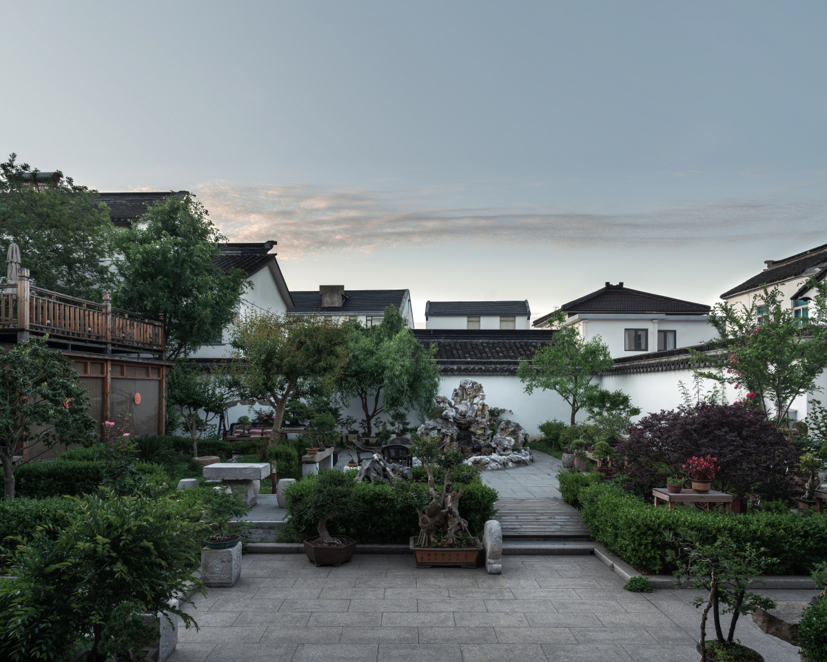 苏州东山碧螺村的隐山居民宿是这次我们采摘枇杷住的空间不大不小特别