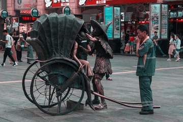 1589549