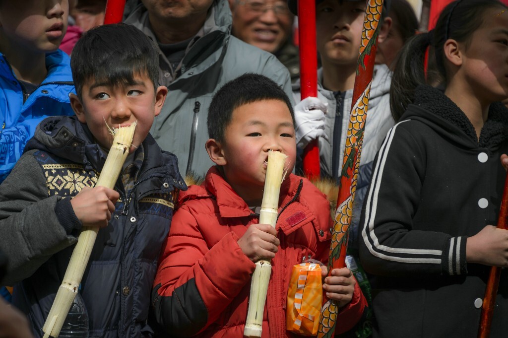 仪式上最高兴的还是孩子们。