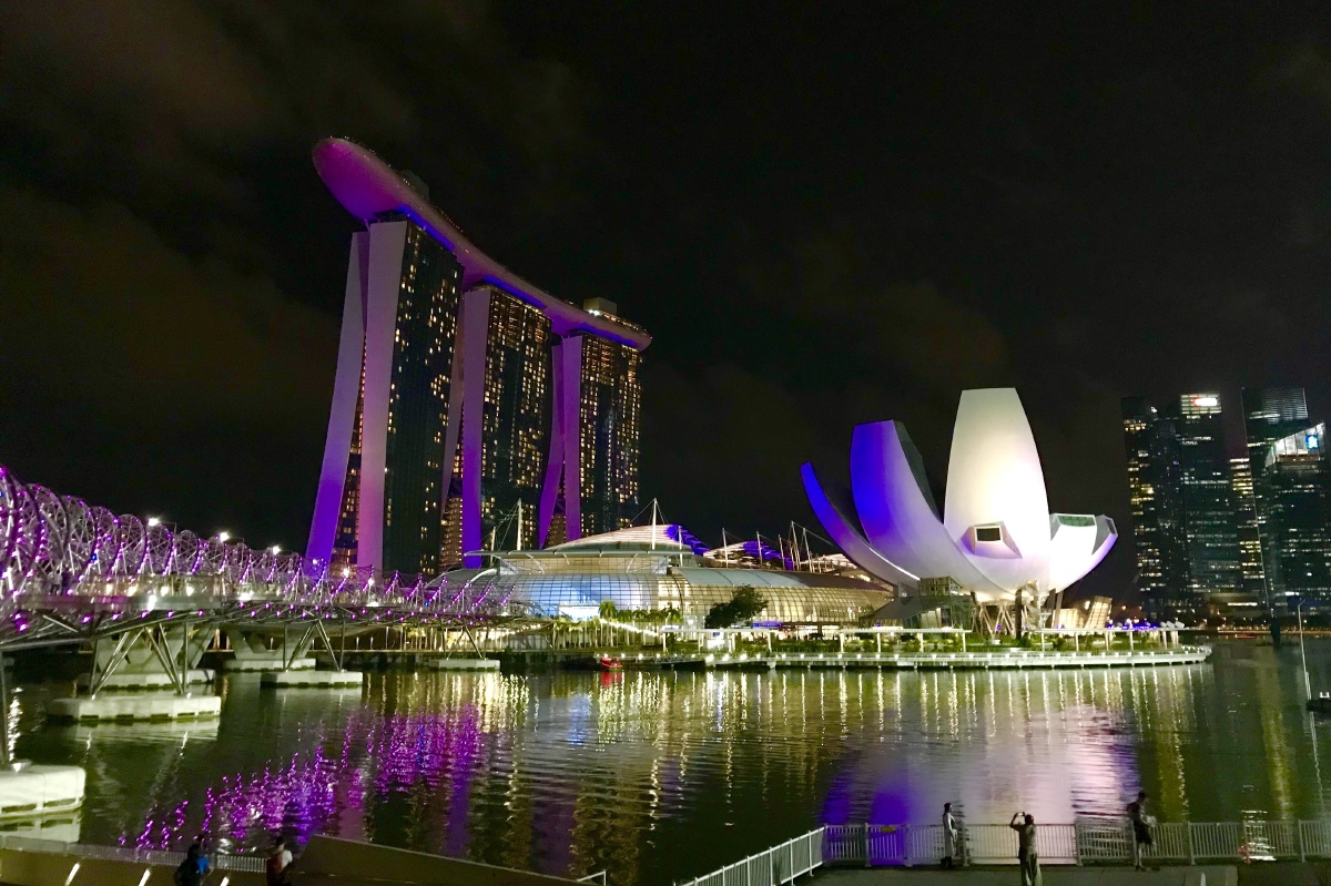 新加坡帆船酒店盛盛名远扬,来到这美丽的海湾,享受着绚丽的风景,无论