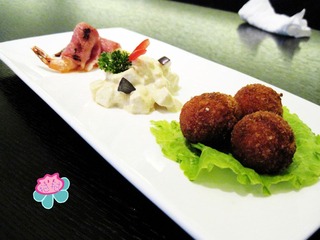 IMG_0512 黄油火腿肉丸+咖喱鸡茸沙拉+培根大虾卷