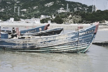 553805
