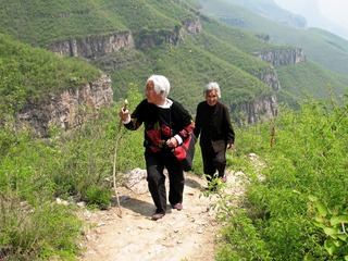 “攀高峰” 裴振喜  摄