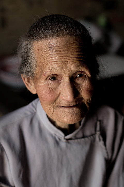 安详 br /> 老人的眼睛和孩子一样清澈