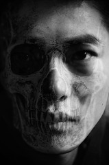 不疯活 不成魔
