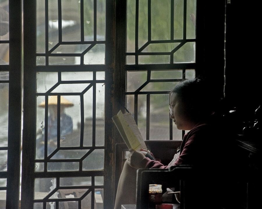 《门里门外》<br />
