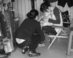 《给宝宝剪指甲》