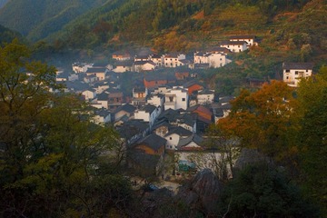 《山村晨曦》