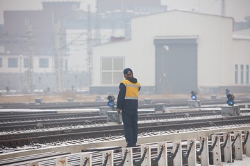 43711