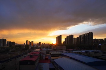 952366