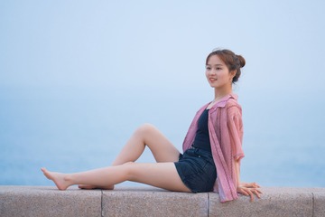 157045