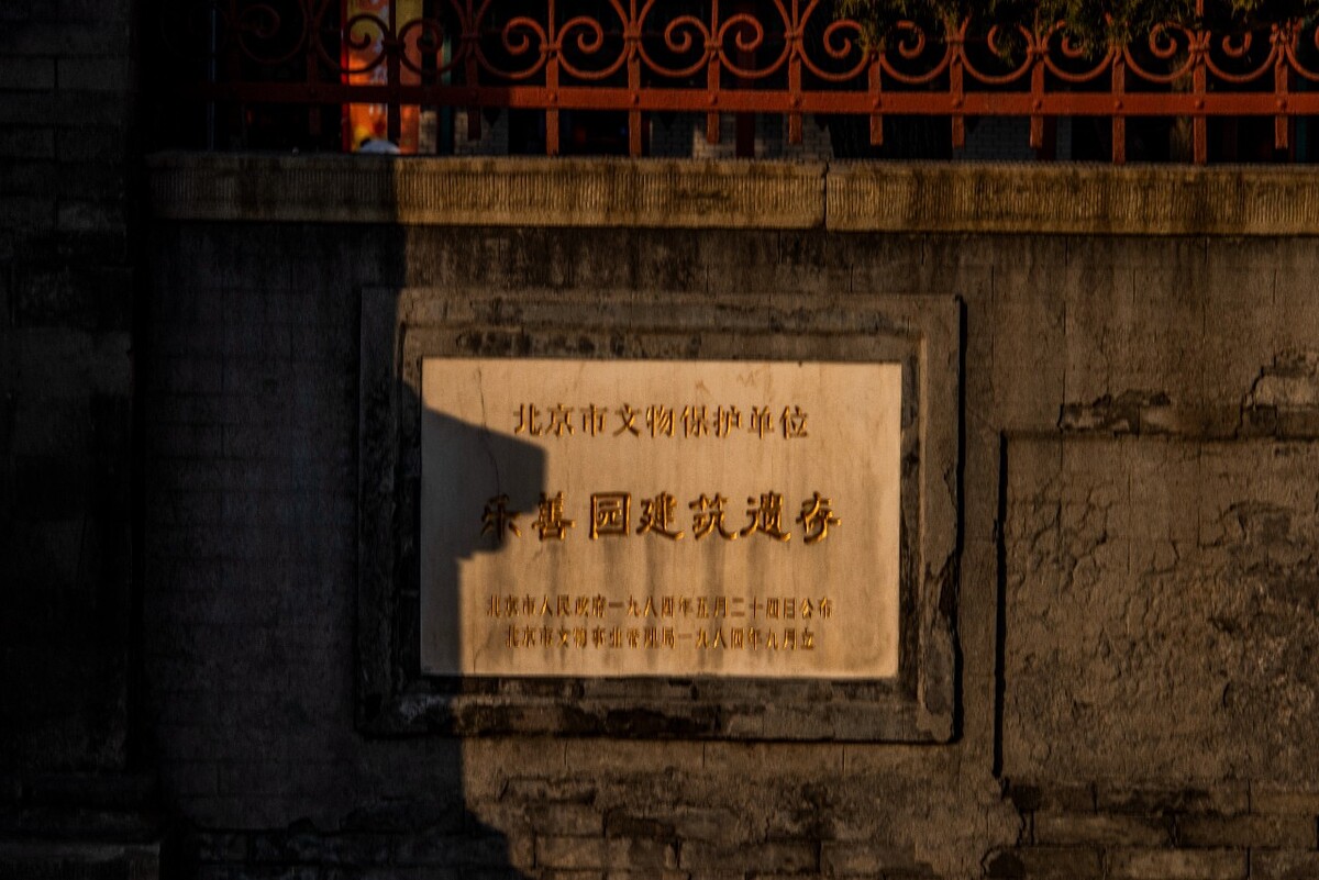 城市的暴力美学<br />
RT