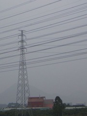 DSCF3104高压线下的城市3