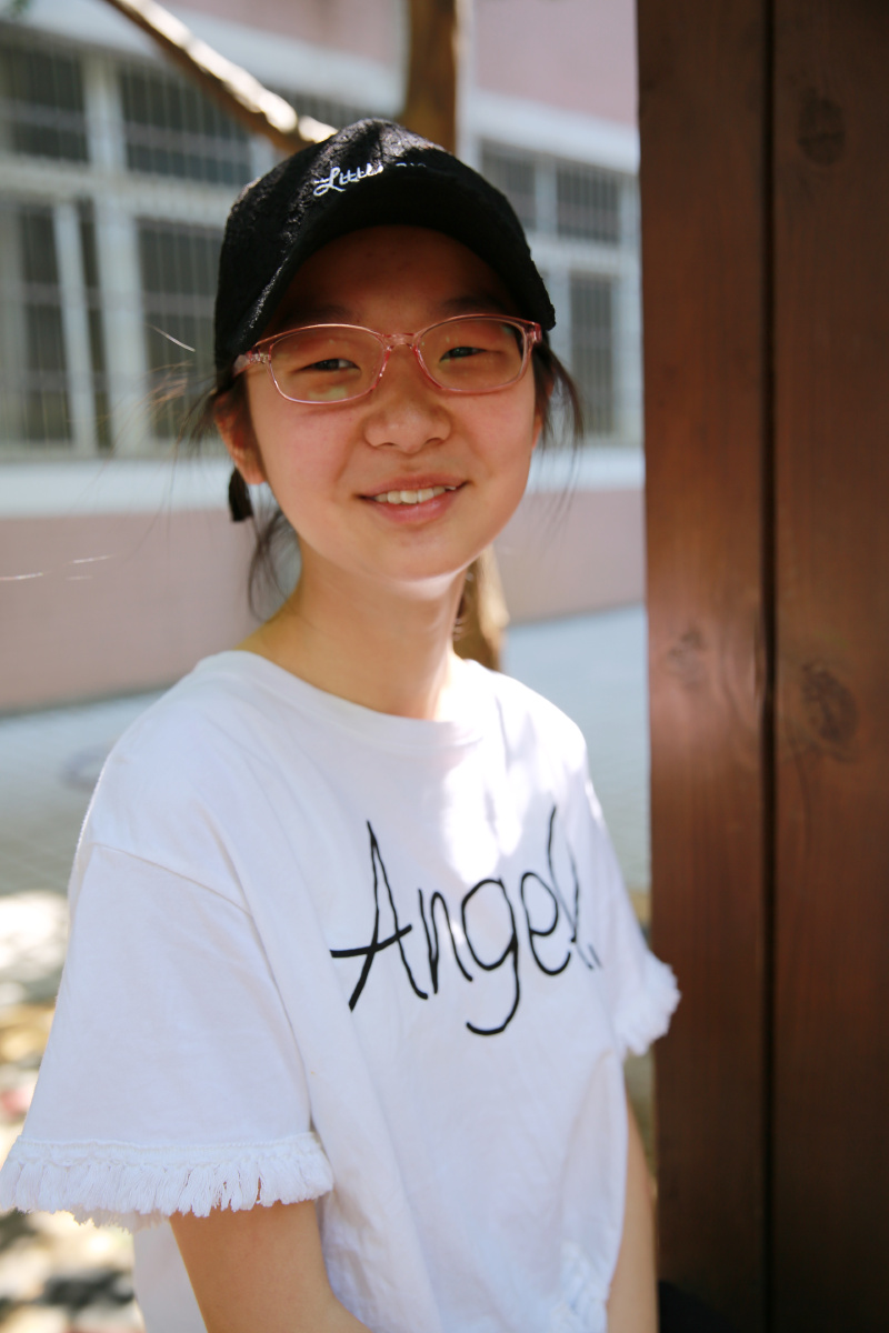 小学女生的毕业季