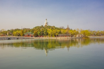 湖边