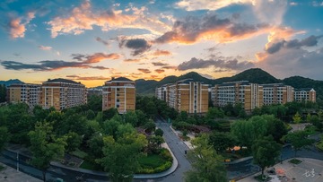和山脚下