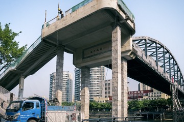 147097