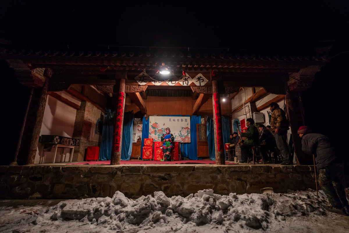 舞台是在一座庙中,这里曾经是南口战役国军的指挥部.