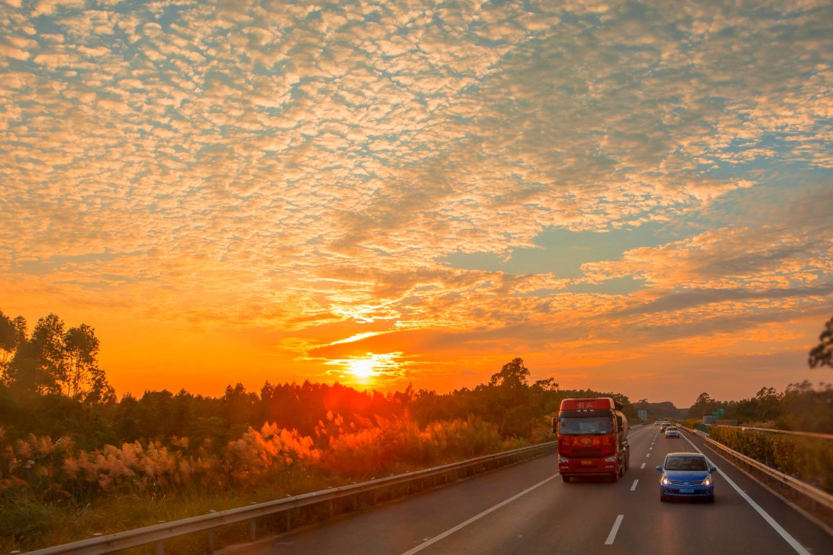 广西高速车拍沿途夕阳风光
