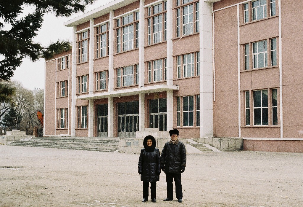齐齐哈尔市富拉尔基区文化宫,当地人简称“新宫”—爷爷作为设计图纸并主持修建的工程师之一,视其最得意的作品,直至今日文化宫仍然作为附近中小学开学典礼的场馆。