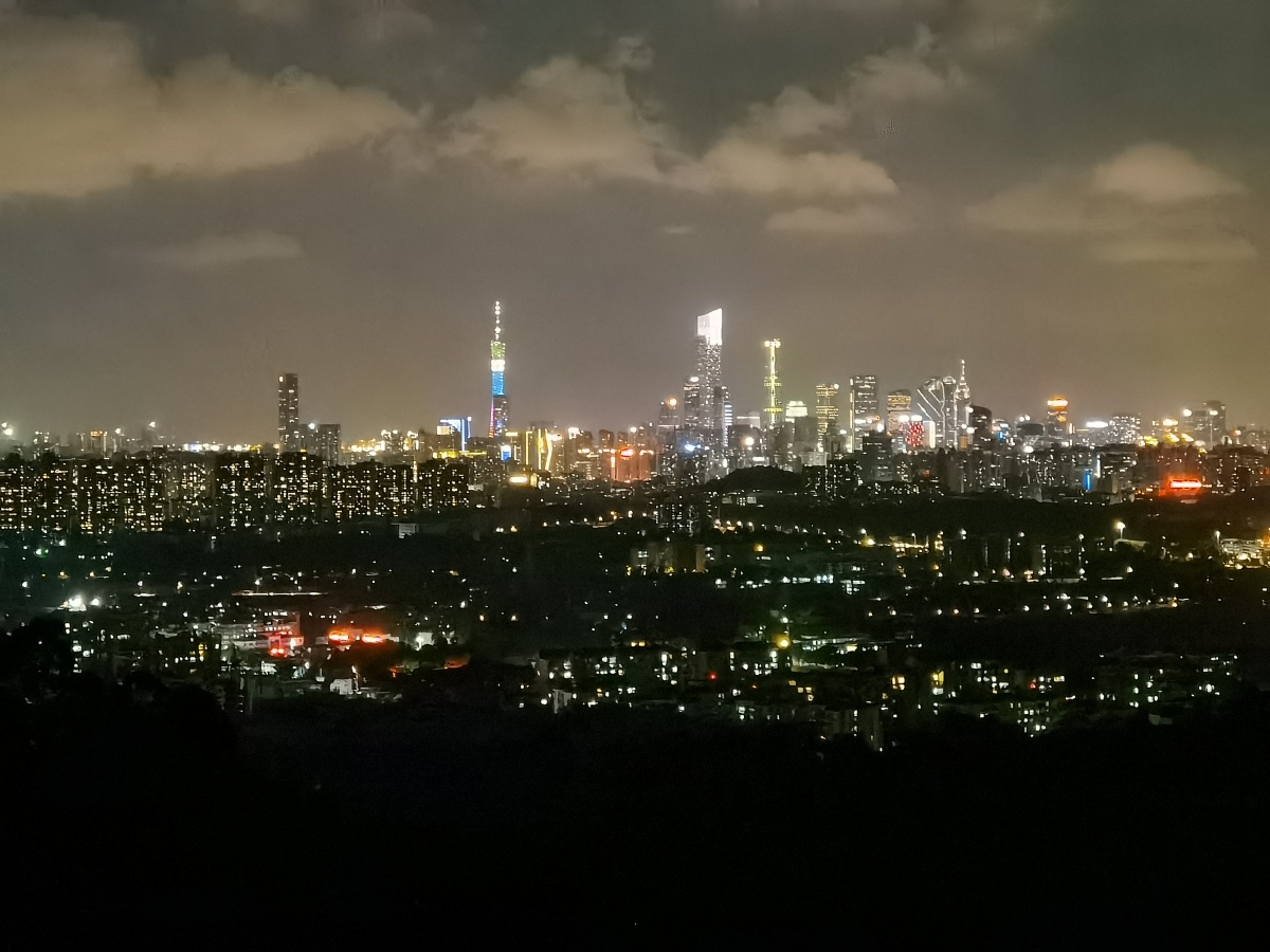 山中俯瞰广州夜景