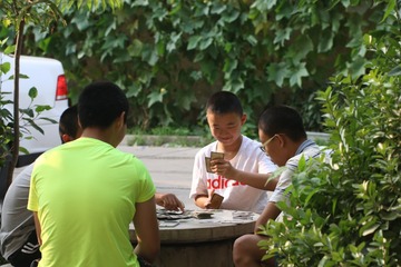 一百个人的笑脸--暑假就玩三国杀吧