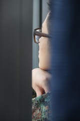 高铁上前座的少年