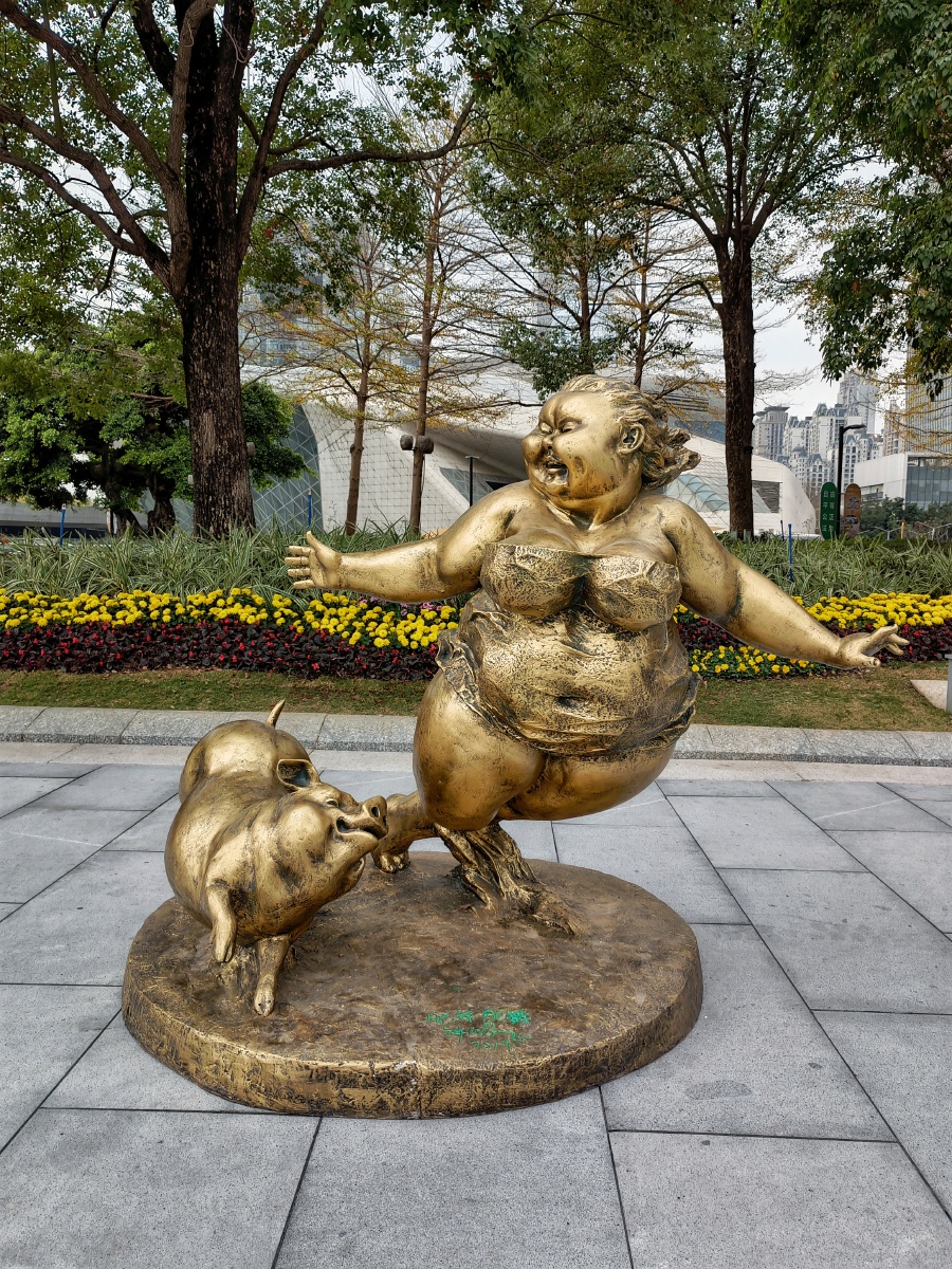 花城广场的女胖子雕塑