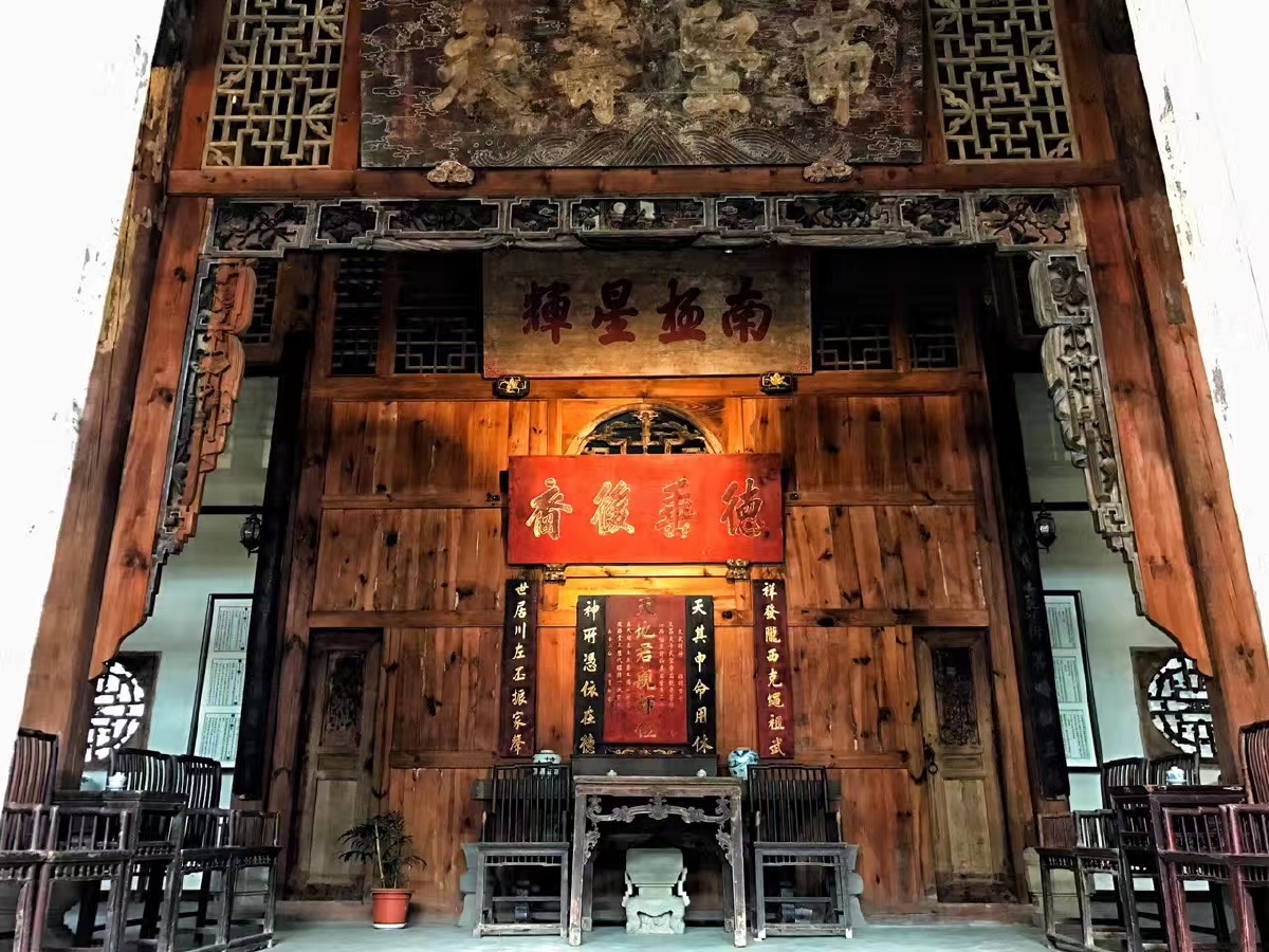 良公祠,坐落于重庆万州长岭镇,始建于清代嘉庆初年,至嘉庆七年竣工