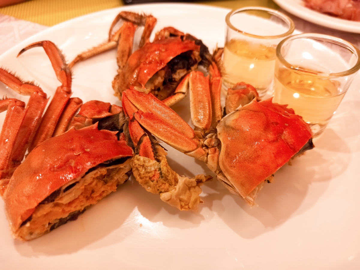螃蟹搭配桂花酒
