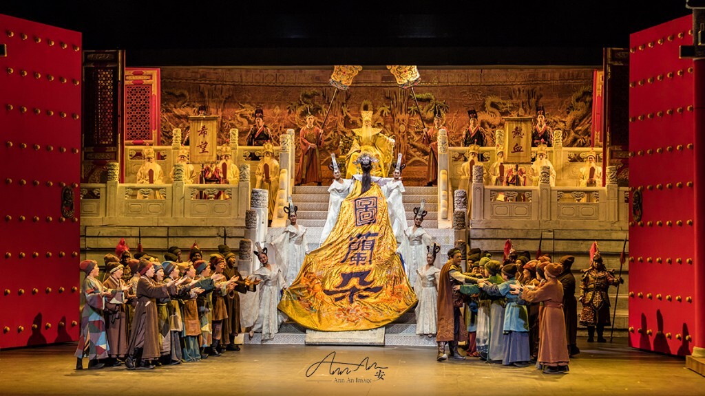 中国中央歌剧院在日内瓦首演《图兰朵》。《图兰朵》是意大利著名作曲家普契尼创作的一部以中国为故事背景的歌剧，也是各大歌剧院常演不衰的经典剧目。