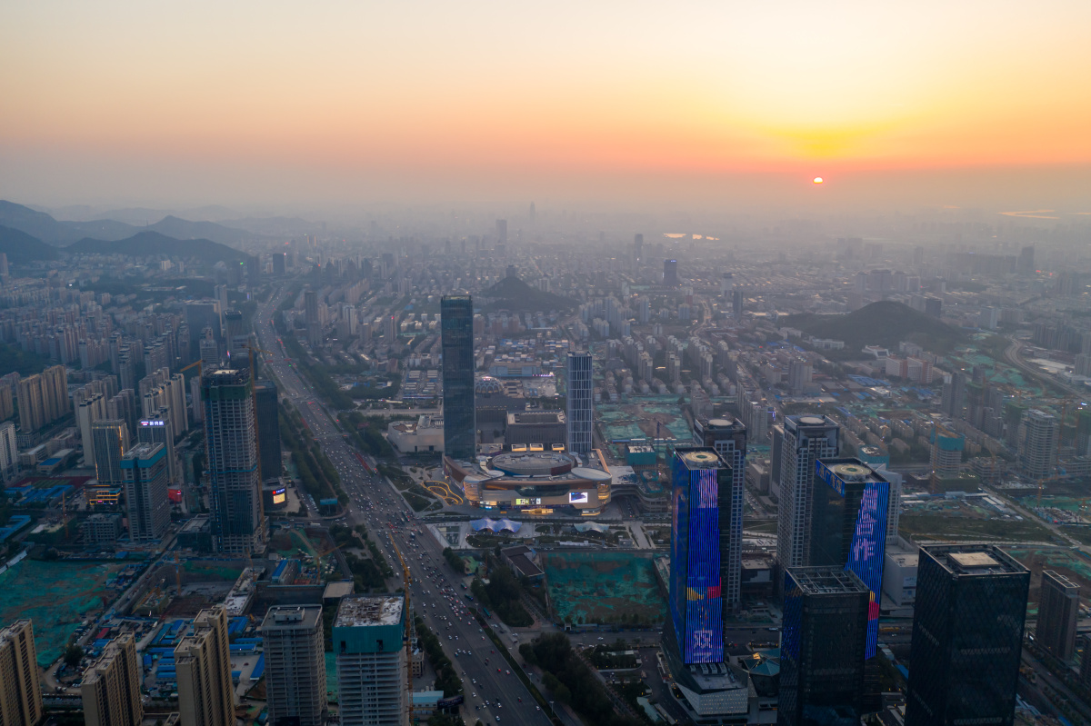 航拍经十东路万象城